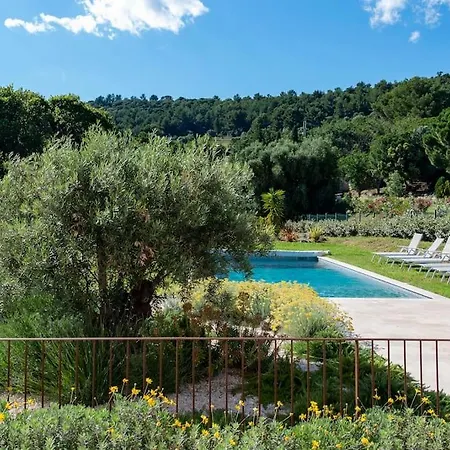 Βίλα Les Tarentes : Pool And Sea View
